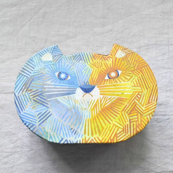 猫の形をしたクッキーボックス